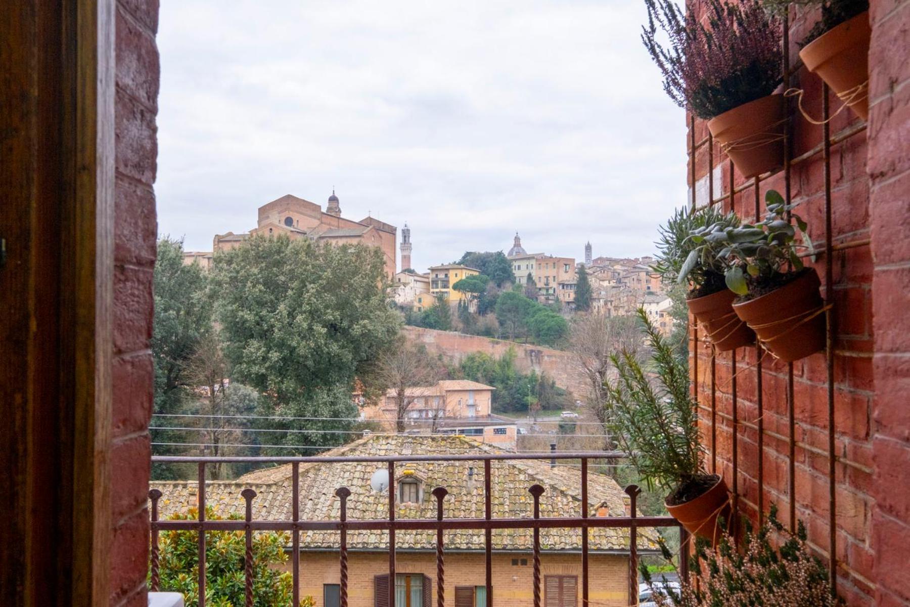 My Honeyed Corner Appartement Siena Buitenkant foto